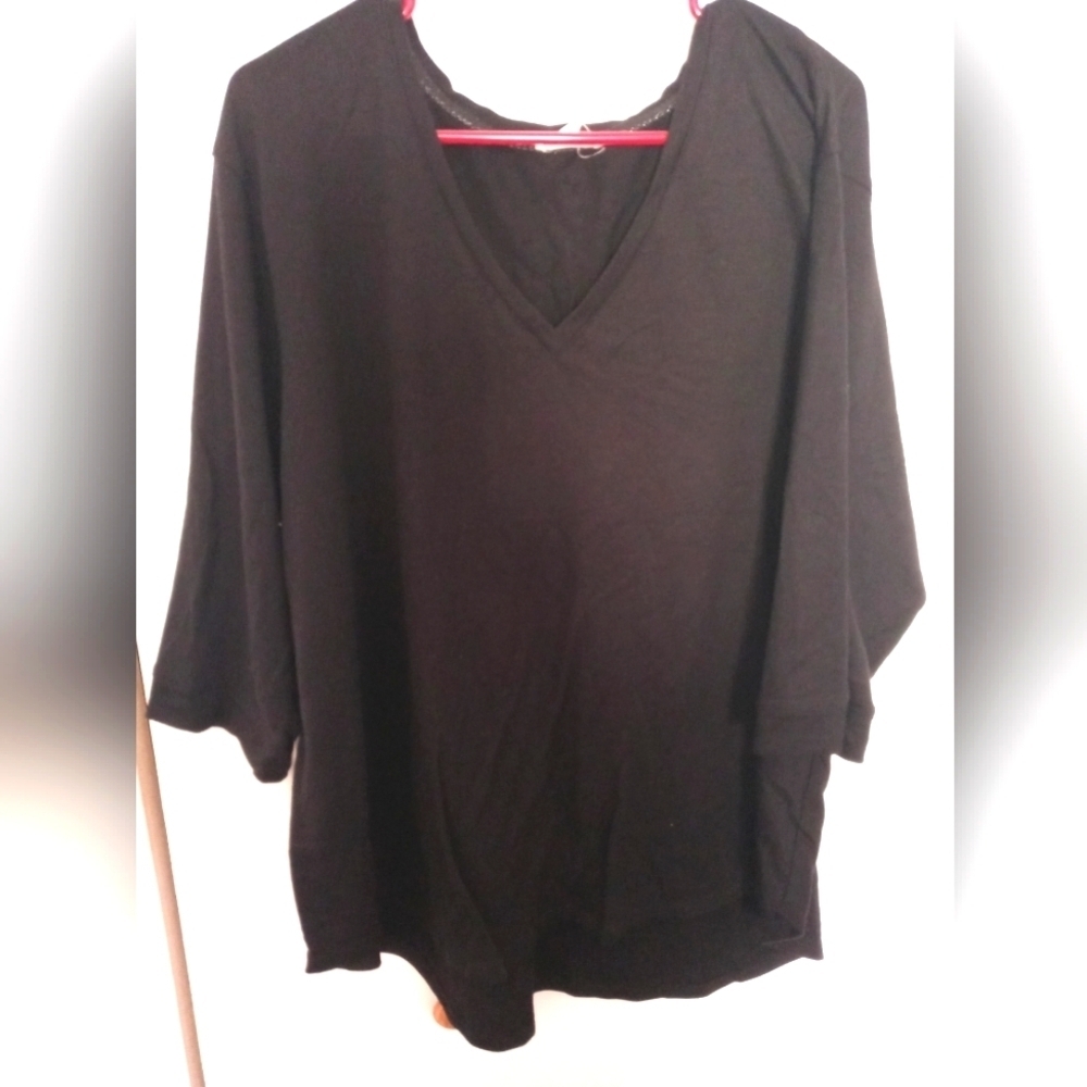 Women's plus size 2x black v-neck shirt